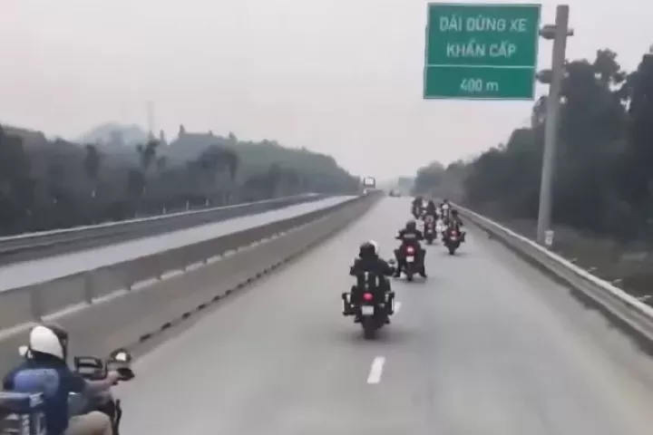 Xử phạt 11 người nước ngoài đi mô tô phân khối lớn vào cao tốc Tuyên Quang – Phú Thọ