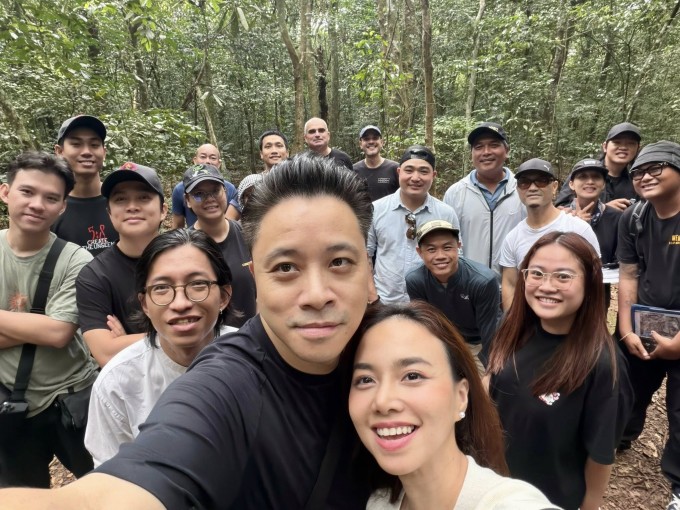 Ảnh sao 9/2: Cường Đôla khoe má hồng, môi son do các con make-up - 5