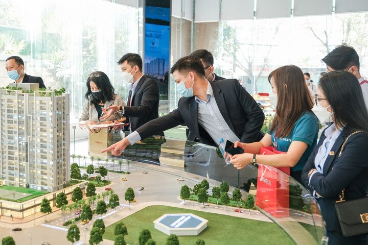 Cuối năm, nhiều môi giới nỗ lực làm để đủ doanh số thưởng Tết.