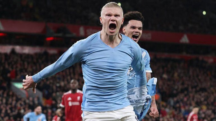 Erling Haaland ăn mừng bàn thắng đầu tiên vào lưới Liverpool tại Anfield. Ảnh: Football Today