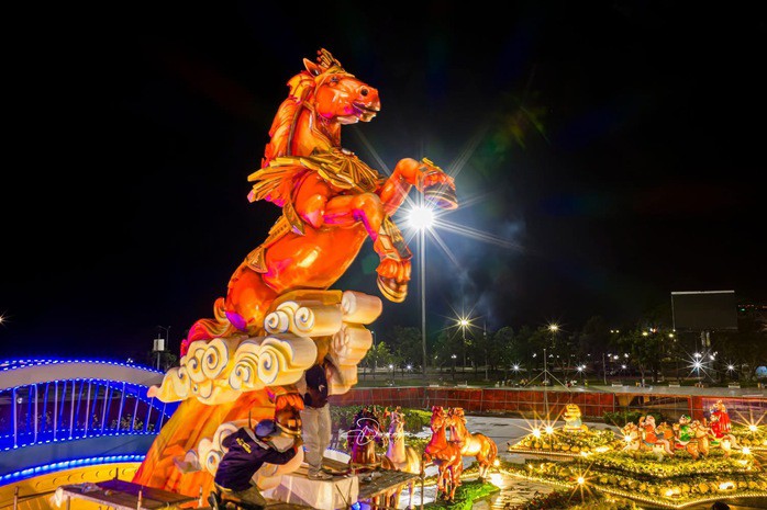 Linh vật ngựa cầm iPhone “gây bão” ở Quy Nhơn: Tác giả lý giải điều bất ngờ - 7