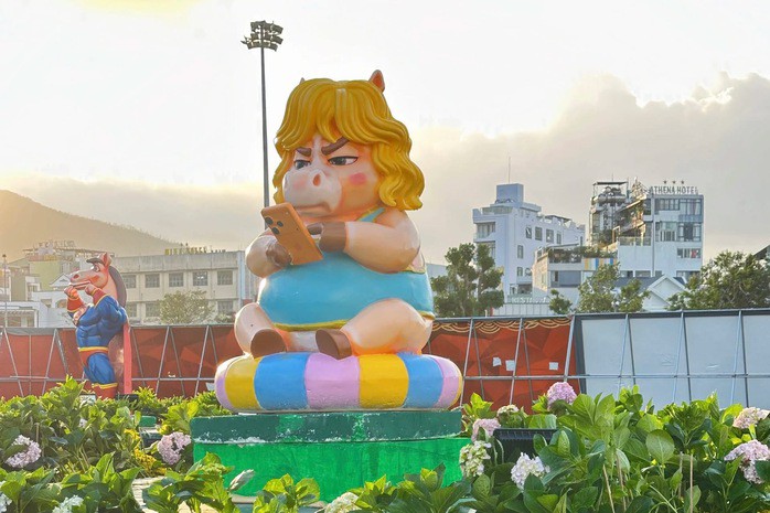 Linh vật ngựa cầm iPhone “gây bão” ở Quy Nhơn: Tác giả lý giải điều bất ngờ - 8