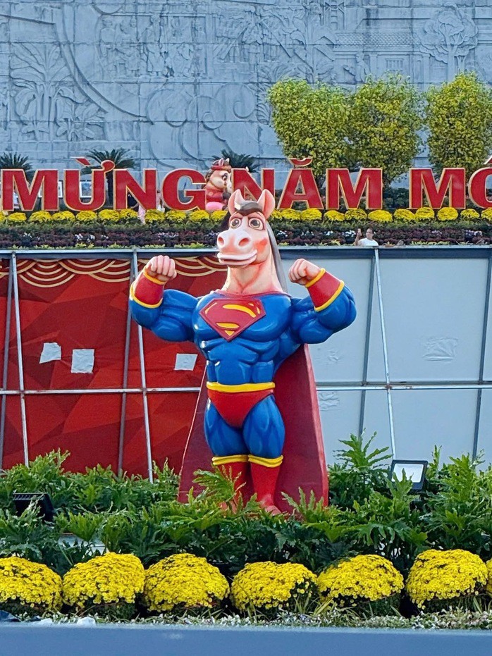 Linh vật ngựa cầm iPhone “gây bão” ở Quy Nhơn: Tác giả lý giải điều bất ngờ - 13