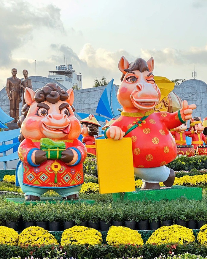 Linh vật ngựa cầm iPhone “gây bão” ở Quy Nhơn: Tác giả lý giải điều bất ngờ - 16