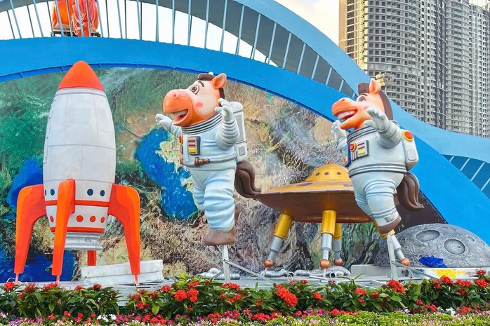 Linh vật ngựa cầm iPhone “gây bão” ở Quy Nhơn: Tác giả lý giải điều bất ngờ - 21