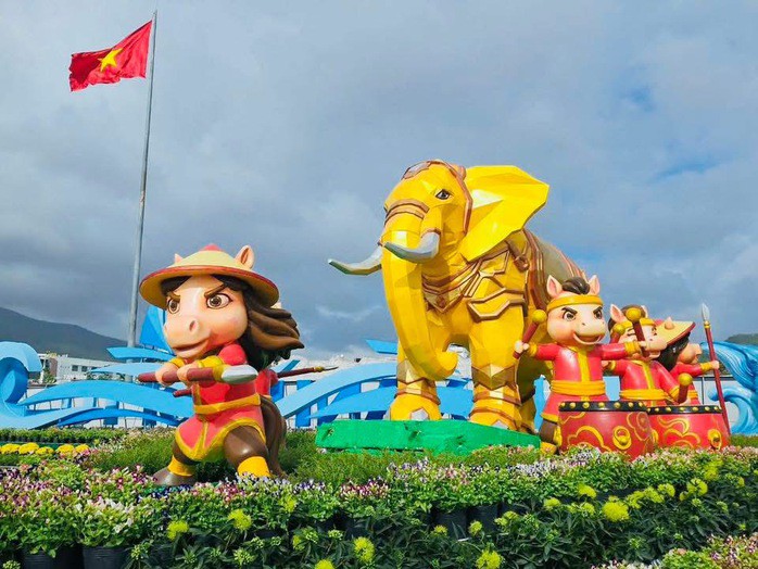 Linh vật ngựa cầm iPhone “gây bão” ở Quy Nhơn: Tác giả lý giải điều bất ngờ - 23