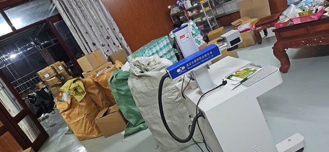 Phương tiện, máy móc các đối tượng dùng để sản xuất thuốc giả.