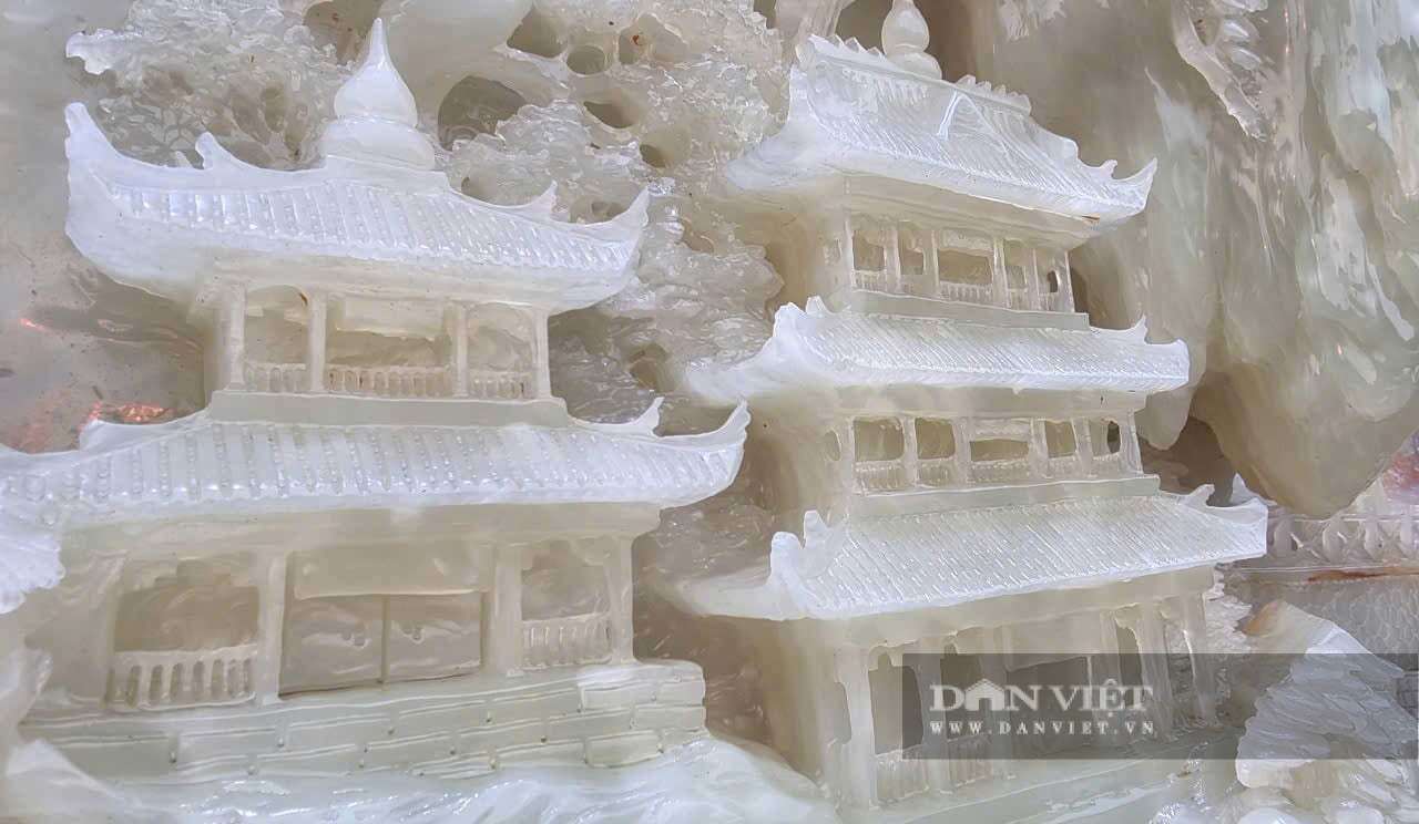 Ngọc Olic trắng muốt, trong suốt đẹp mắt. Ảnh: Vũ Thượng