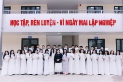 Độc lạ clip kỷ yếu triệu view: Khoe "tấm bằng" tốt nghiệp "búng ra tiếng Anh"