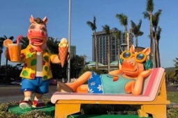 Linh vật ngựa 'hệ chill' ở Quy Nhơn gây bão mạng xã hội