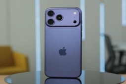 iPhone 17 Pro phô diễn khả năng chụp ảnh selfie nhóm thần sầu