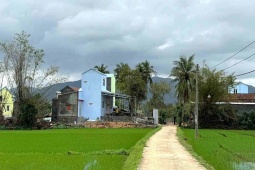 Tết đang về ở 'rốn lũ' Hòa Thịnh, người dân mừng vui bên căn nhà mới