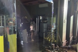 Cháy quán cafe ca nhạc, 15 người thoát nạn