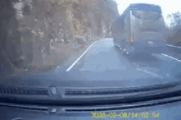 Phú Thọ: Khoảnh khắc vụ tai nạn khiến hai người đi xe máy bị ô tô cán tử vong trên Quốc lộ 6