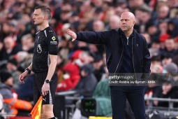 HLV Slot nổi giận khi Liverpool thua đau Man City, tố trọng tài Anh "tiêu chuẩn kép"