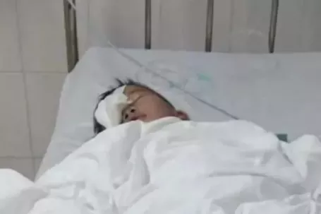 Xác minh vụ phụ huynh tố con học lớp 1 bị bạn chọc trúng mắt, rách giác mạc