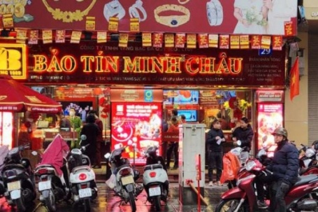 Giá vàng hôm nay mới nhất (9/2) tăng vọt: Người mua "tháo chạy", nhà vàng tăng số lượng bán