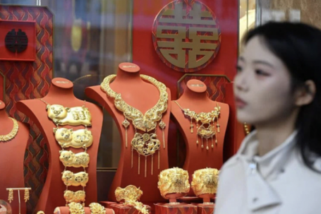 Người Malaysia có vàng cũng khó xoay được tiền