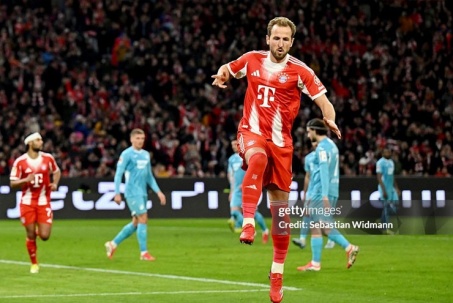 Video bóng đá Bayern Munich - Hoffenheim: Thẻ đỏ tai hại, Kane & Diaz rực sáng (Bundesliga)