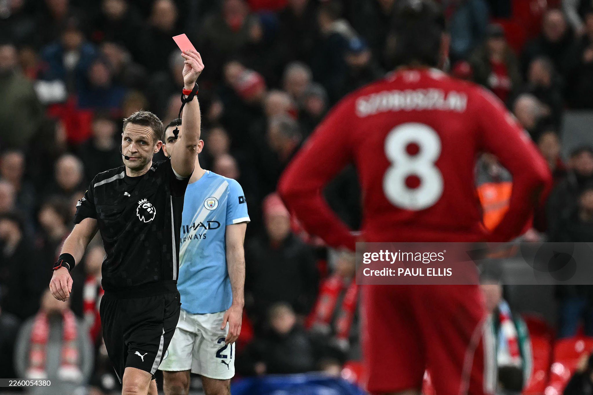 Szoboszlai nhận thẻ đỏ trực tiếp ở phút 90+13