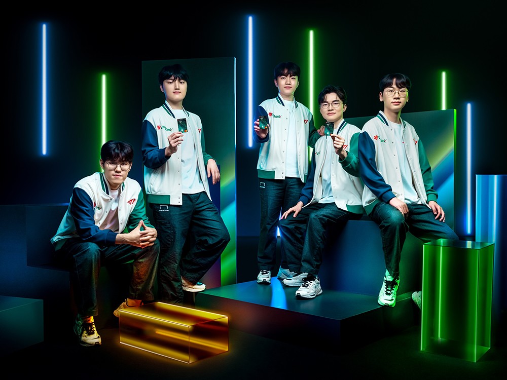 Mở thẻ sớm để có cơ hội sở hữu phiên bản giới hạn với đủ chữ ký đội tuyển T1