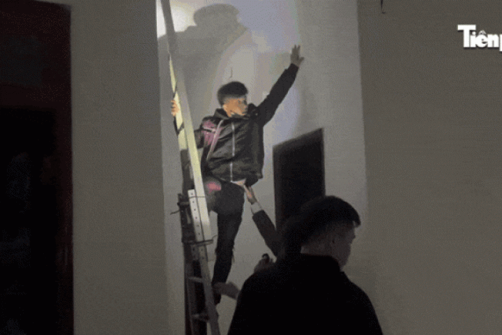 Nhóm đối tượng rượt chém nhau trên đường rồi trèo lên tầng 3 cố thủ khi bị vây bắt