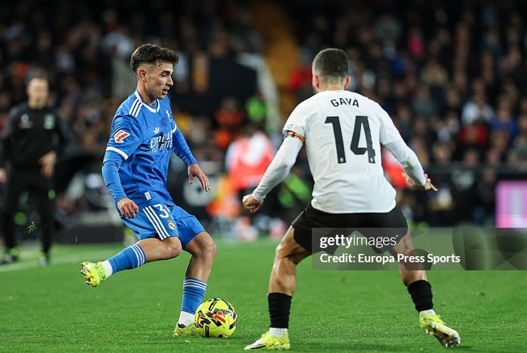 David Jimenez bất ngờ được HLV Arbeloa xếp đá chính