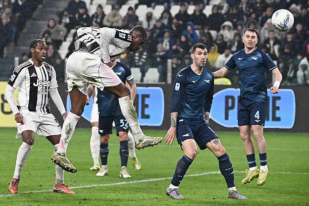 Kalulu đánh đầu ghi bàn cho Juventus