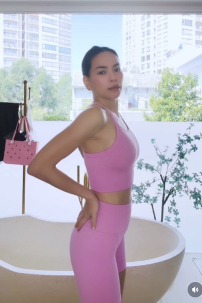 Hà Hồ rất chăm chút đến vóc dáng.