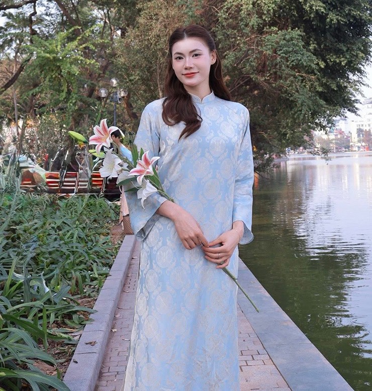 Chuyền hai Yến Nhi