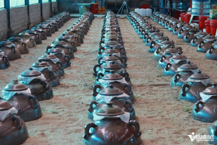 Mô hình sản xuất rượu đòng đòng mang lại doanh thu tiền tỷ cho anh Toàn. Ảnh: Sỹ Thông