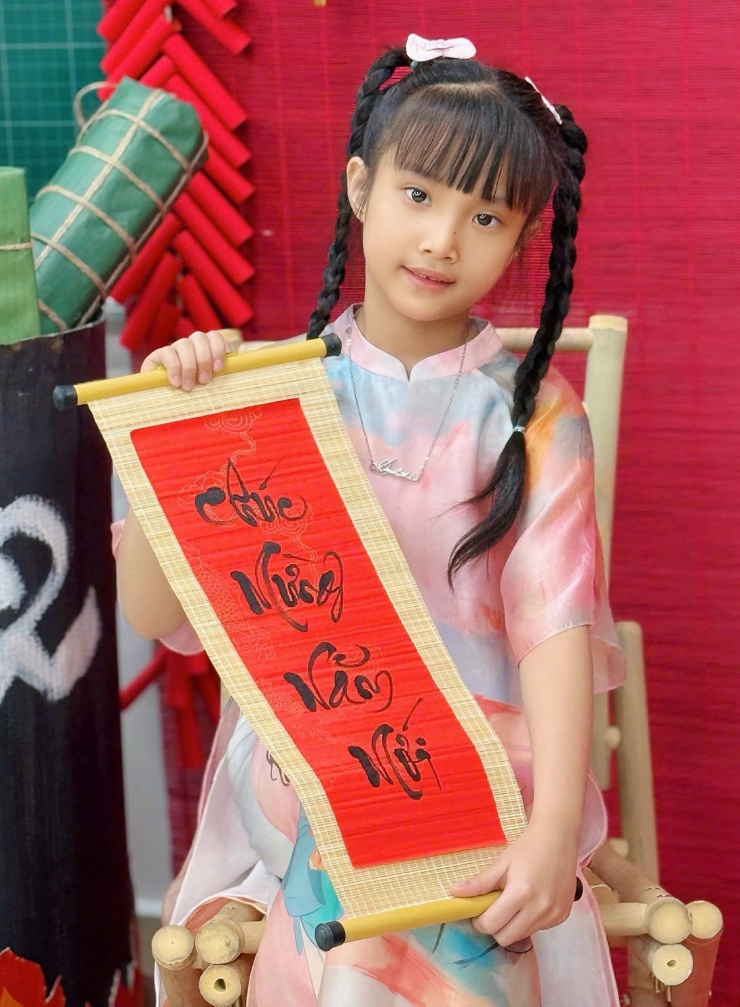 Ảnh sao 10/2: Lâm Khánh Chi đi chơi cùng con trai và 'tình tin đồn' - 3