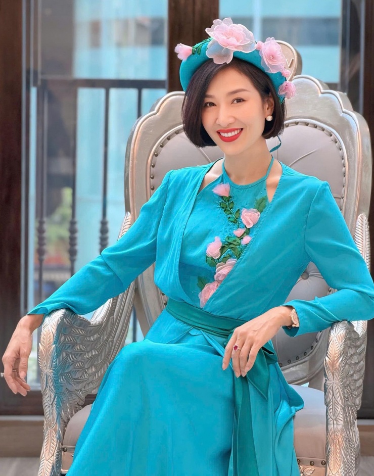 Ảnh sao 10/2: Lâm Khánh Chi đi chơi cùng con trai và 'tình tin đồn' - 6