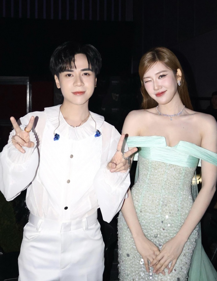 Ảnh sao 10/2: Lâm Khánh Chi đi chơi cùng con trai và 'tình tin đồn' - 8