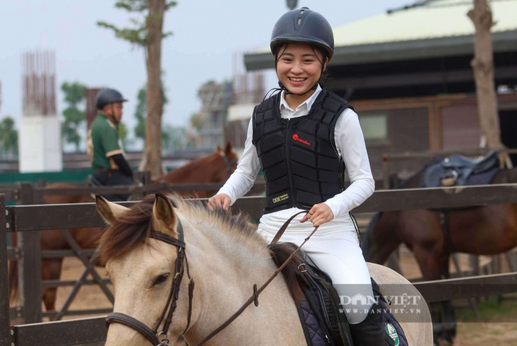 Các khu dịch vụ cho thuê trang phục, trang điểm, xe ngựa, ngựa… phục vụ khách du lịch.