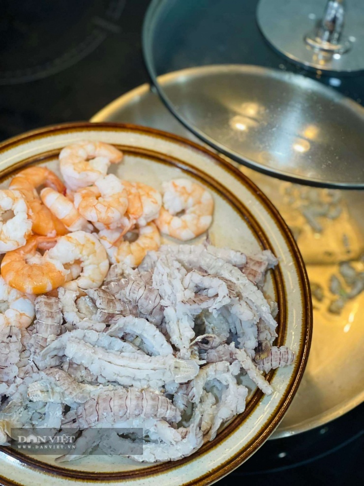 Bí quyết làm nem vuông hải sản vàng ruộm, giòn rụm mà không ngấy cho mâm cỗ Tết đẹp mắt, ngon miệng - 3