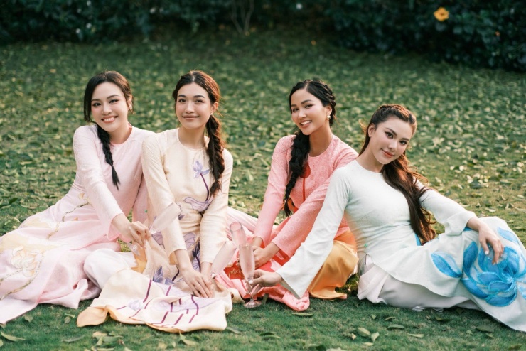 Bốn người đẹp Miss Universe hội ngộ, gợi ý tips tạo dáng khiến fan thích thú - 1