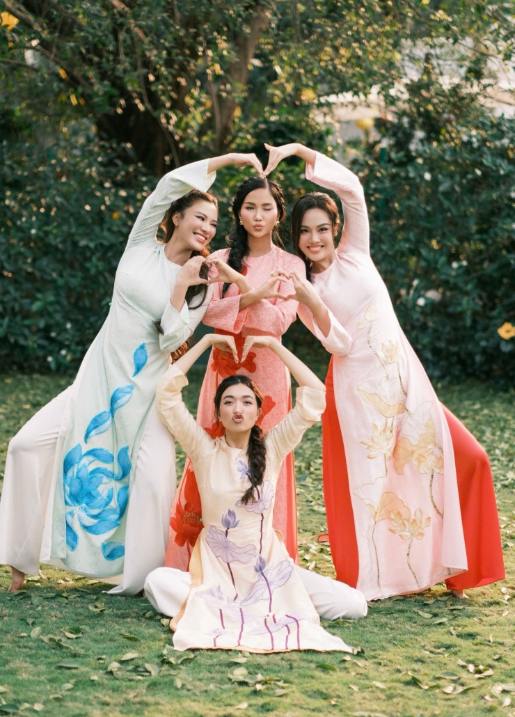 Video nhận về cả nghìn lượt xem và tương tác. Nhiều người còn bình luận hài hước gọi 4 người đẹp là "hội bà già nhí nhố".