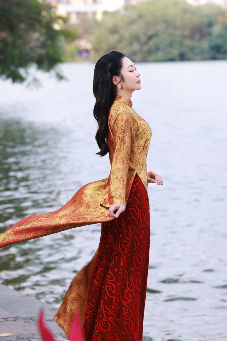 Hà Thanh Xuân cho biết cô thích không khí mát mẻ, thoáng đãng những ngày cuối năm. Người đẹp tranh thủ tận hưởng cảm giác thảnh thơi, lấy lại cân bằng sau những ngày bận bịu chạy show trong và ngoài nước.