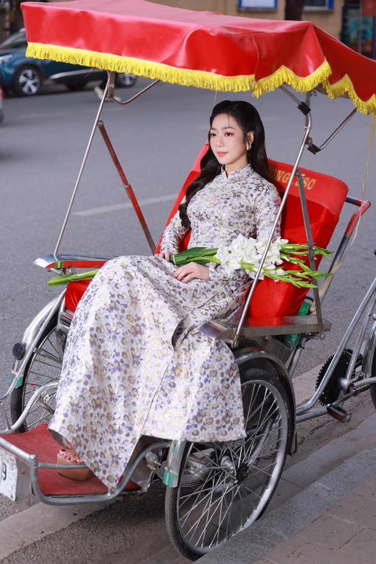 Hà Thanh Xuân dạo phố, ngắm cảnh đẹp Hà Nội - 10