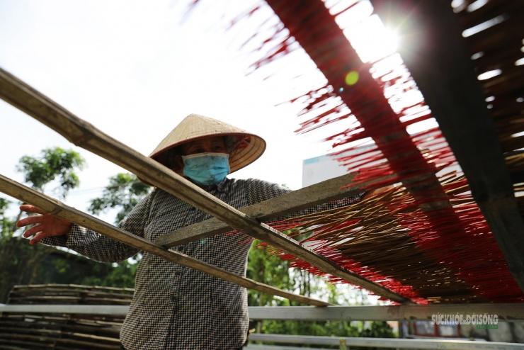 Tận dụng nắng tự nhiên, giúp hương khô đều và giữ mùi thơm đặc trưng.