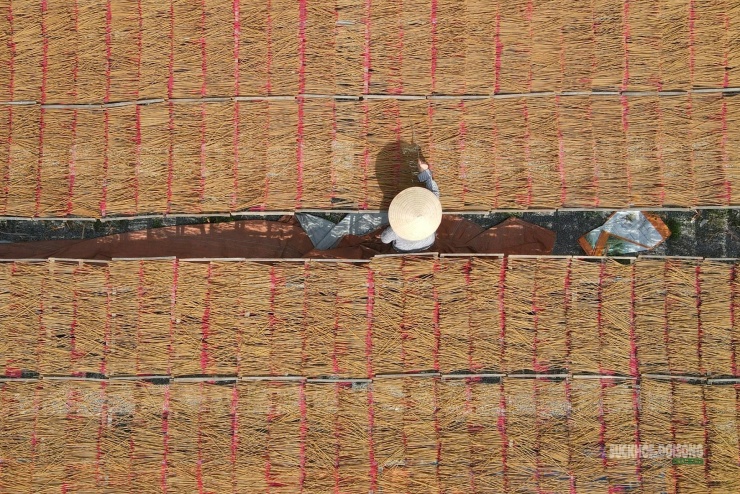 Góc nhìn từ trên cao của làng nghề làm hương.