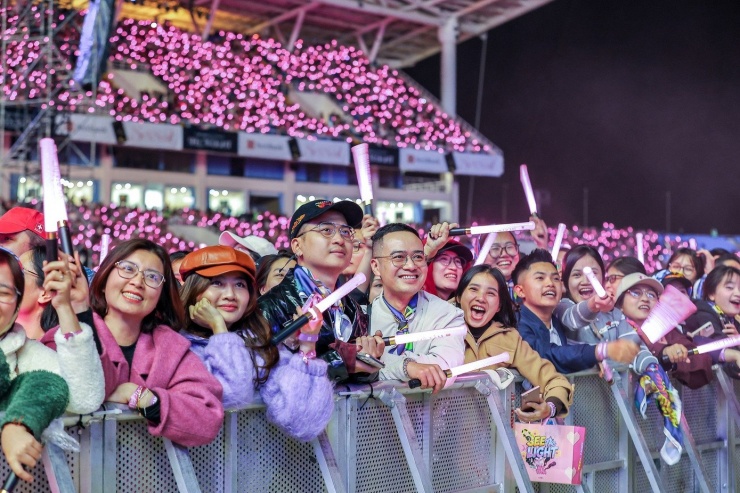 Ca sĩ Việt nào cận kề ngưỡng cát-xê một tỷ đồng/show - 22