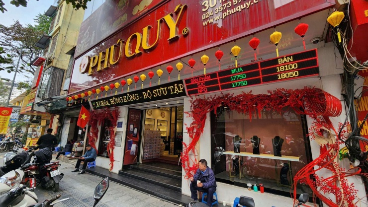 Số lượng người mua vàng đã giảm mạnh so với tuần trước. Ảnh: Thái Nguyễn