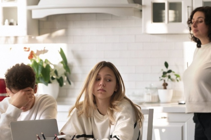 Không phải nghèo khó, 4 thói quen này của mẹ mới khiến con khó thành công