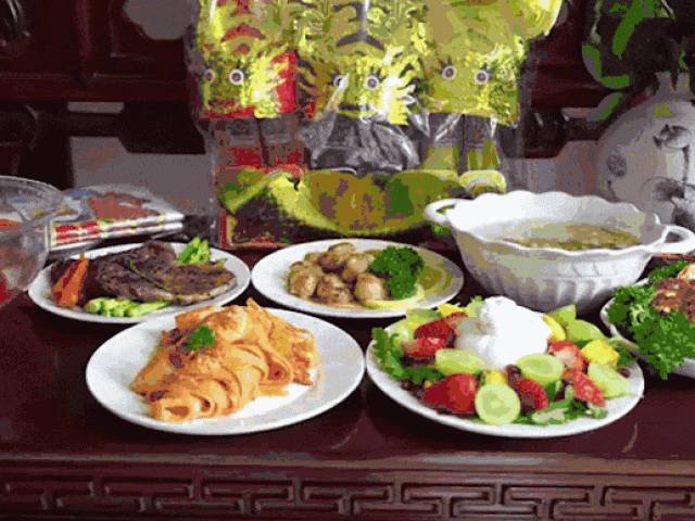 Tôm hùm, bò steak lên mâm cỗ cúng ông Công, ông Táo