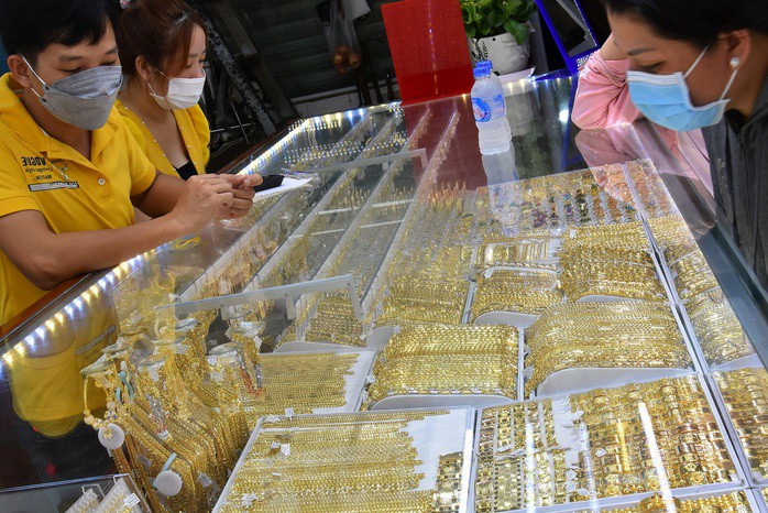 Giá vàng hôm nay tiếp tục nóng lên