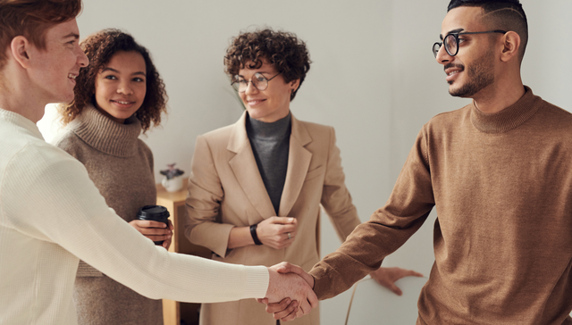 Bài học đối nhân xử thế luôn giúp ta đứng vững trong cuộc đời này. Ảnh minh họa