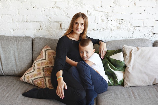 Trẻ lớn lên trong vòng tay bao bọc tuyệt đối dễ coi sự chăm sóc của cha mẹ là điều hiển nhiên, thiếu lòng biết ơn và đặc biệt là thiếu khả năng tự lập. Ảnh minh họa