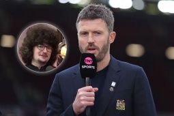 MU thăng hoa: Carrick nhắc tới fan trung thành sắp được cắt tóc sau gần 500 ngày